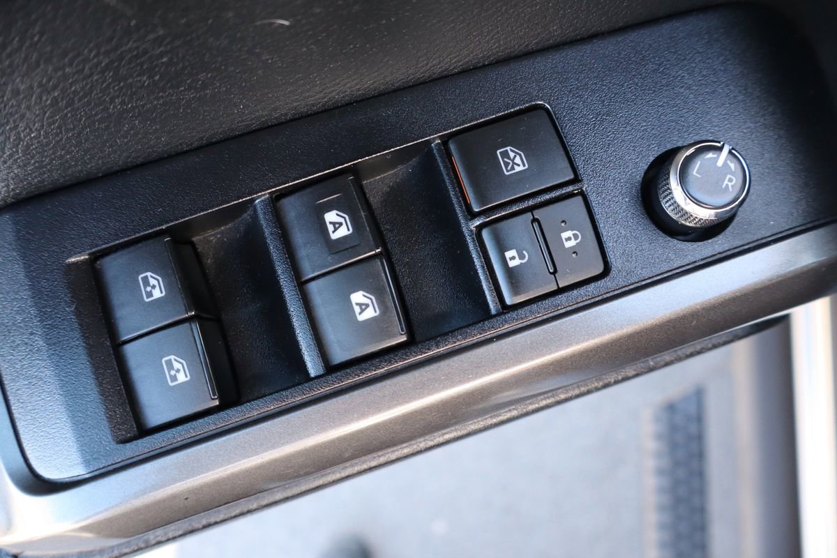 Used 2017 Toyota Tacoma TRD Sport image 28