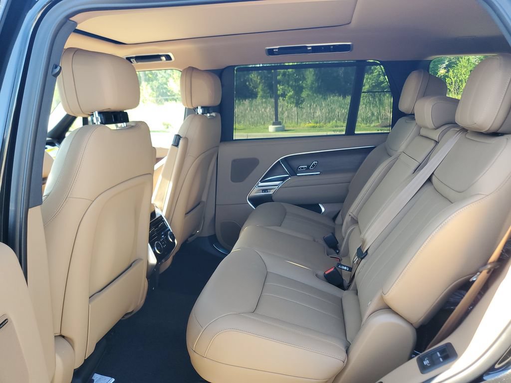 New 2026 Land Rover Range Rover Long Wheelbase SE AWD/4WD image 23