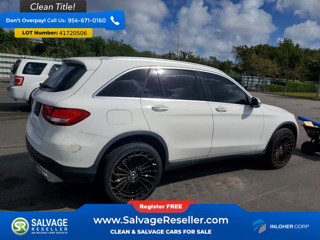 Used 2018 Mercedes-Benz GLC 300 w/ Premium Package image 4