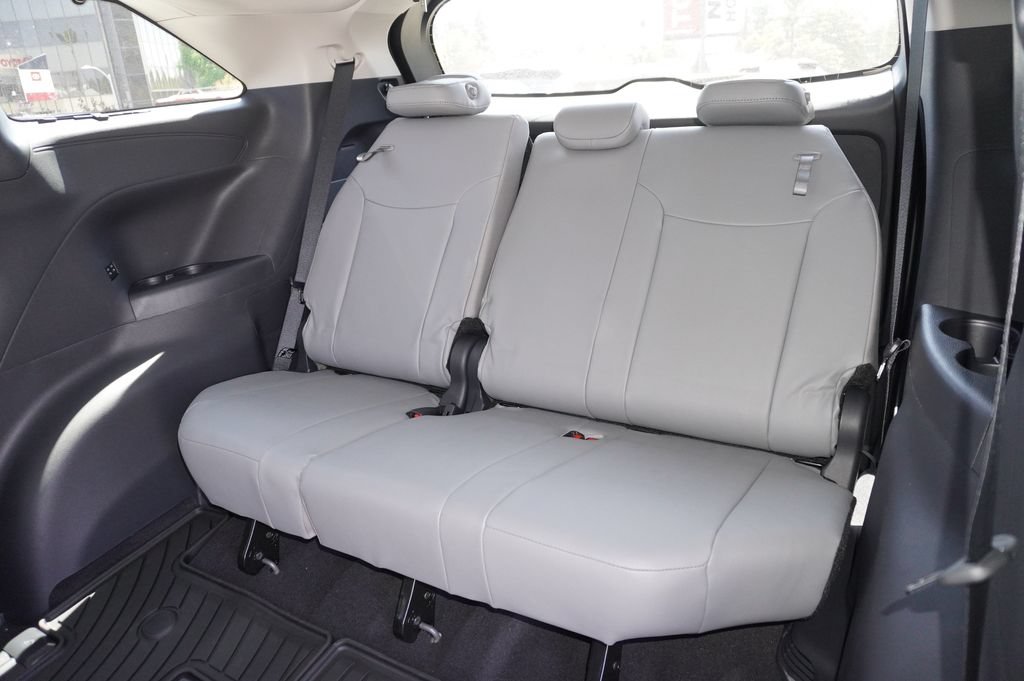 Certified 2026 Toyota Sienna XLE FWD image 10