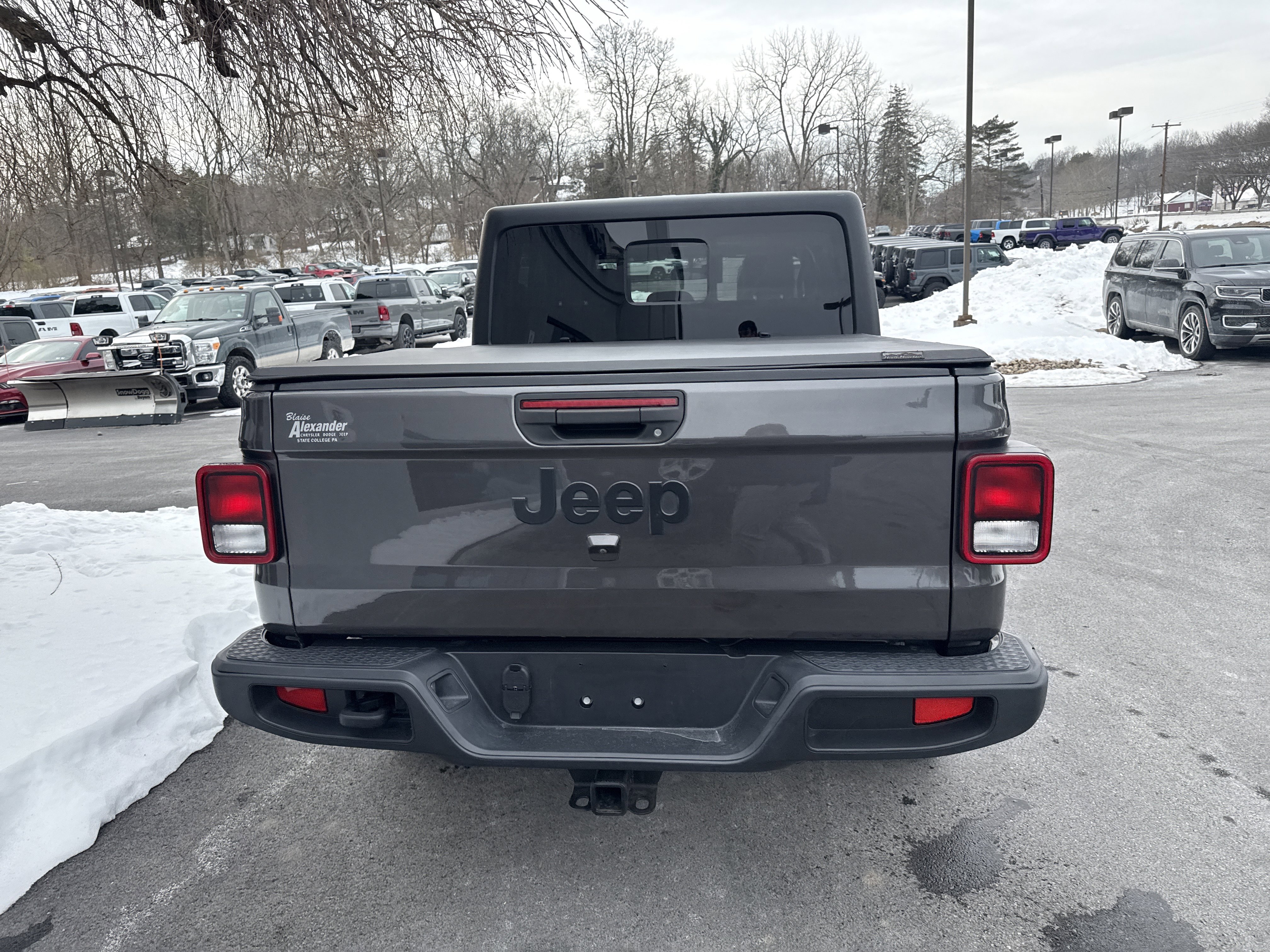 Used 2023 Jeep Gladiator Sport image 4