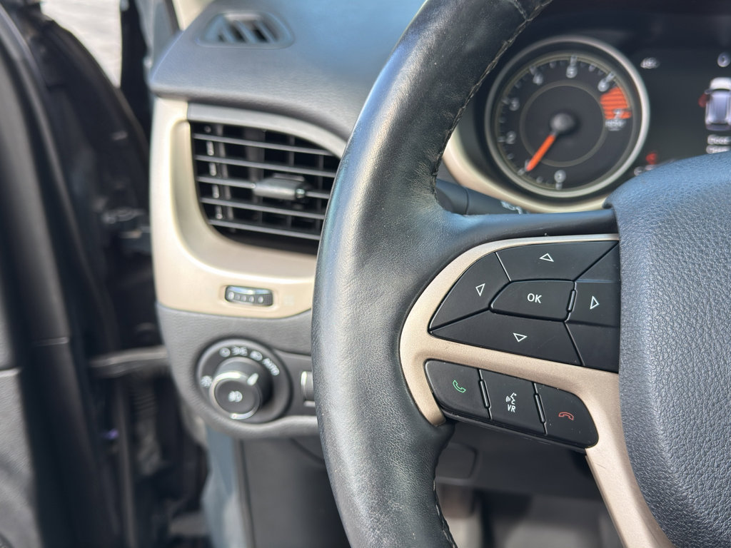 Used 2018 Jeep Cherokee Limited image 34