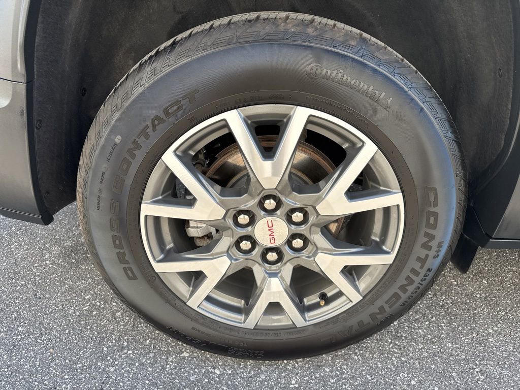 Used 2023 GMC Acadia SLE image 9