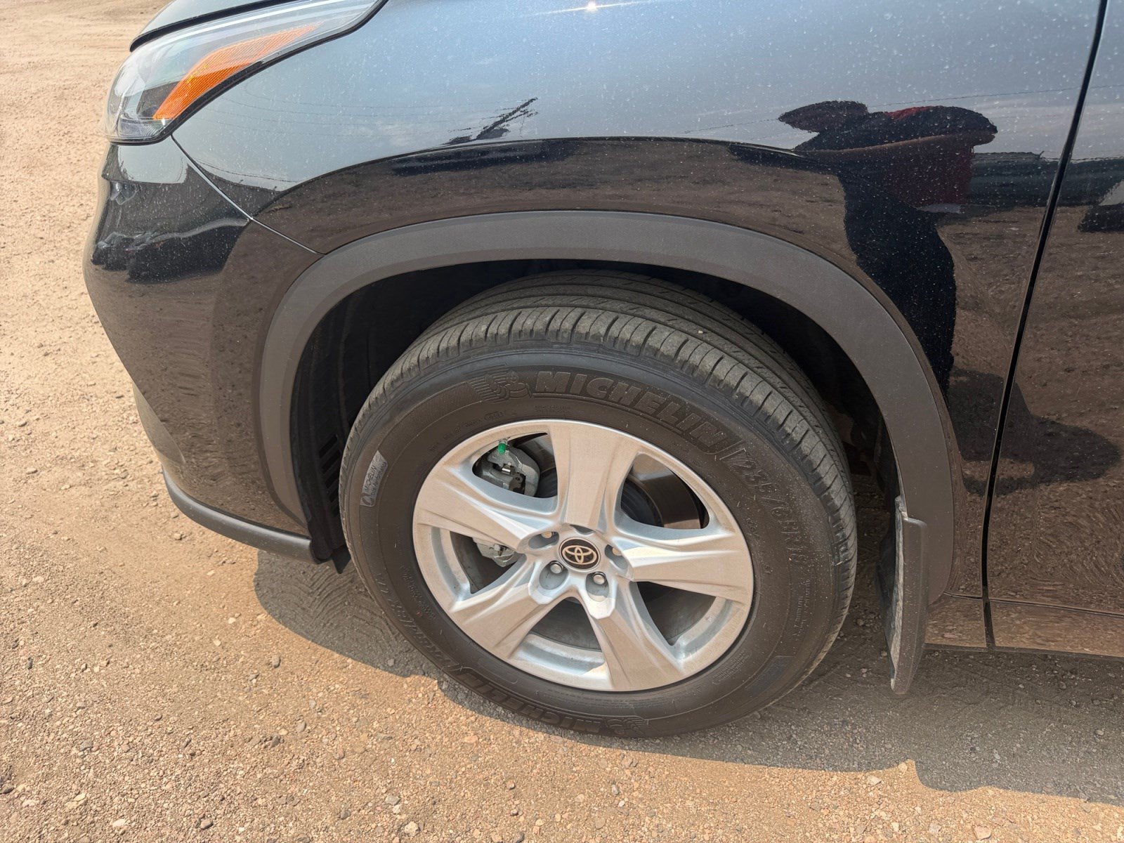 Used 2024 Toyota Highlander LE AWD/4WD image 26