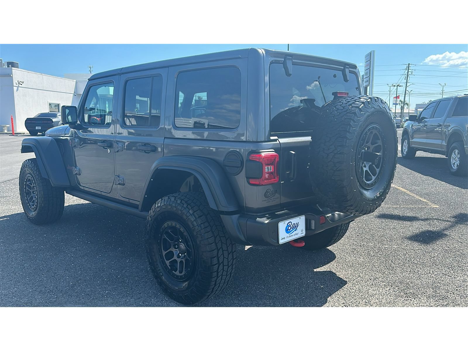 Used 2022 Jeep Wrangler Unlimited Rubicon w/ Xtreme Recon 35" Tire Package AWD/4WD image 3