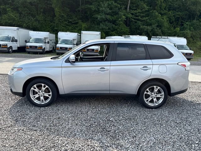 Used 2014 Mitsubishi Outlander SE AWD/4WD image 2