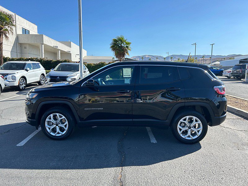 Used 2025 Jeep Compass Sport AWD/4WD image 3