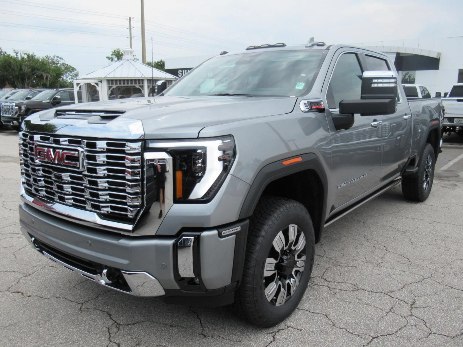 New 2026 GMC Sierra 2500 Denali w/ Denali Reserve Package AWD/4WD image 3