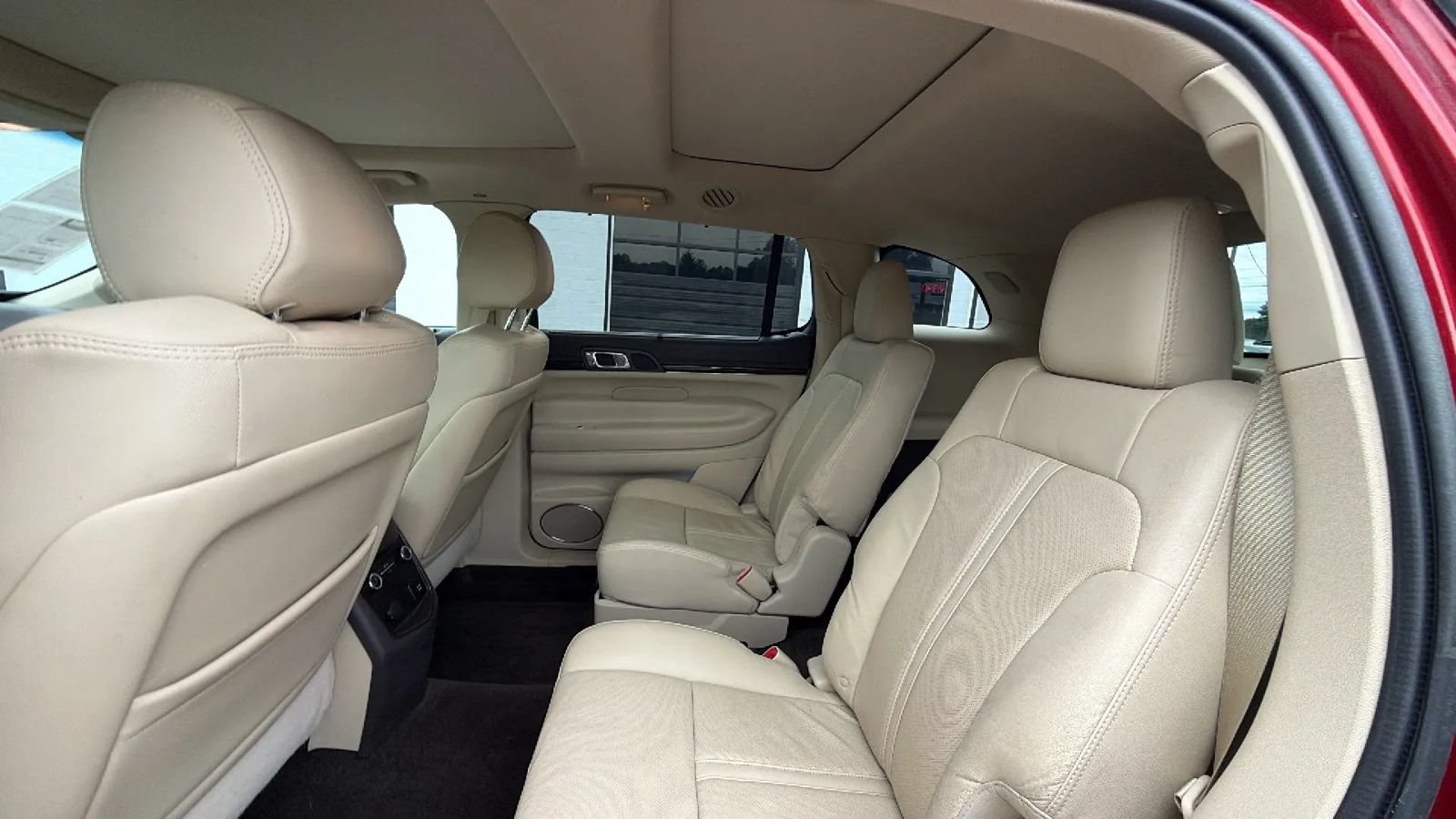 Used 2019 Lincoln MKT AWD image 44