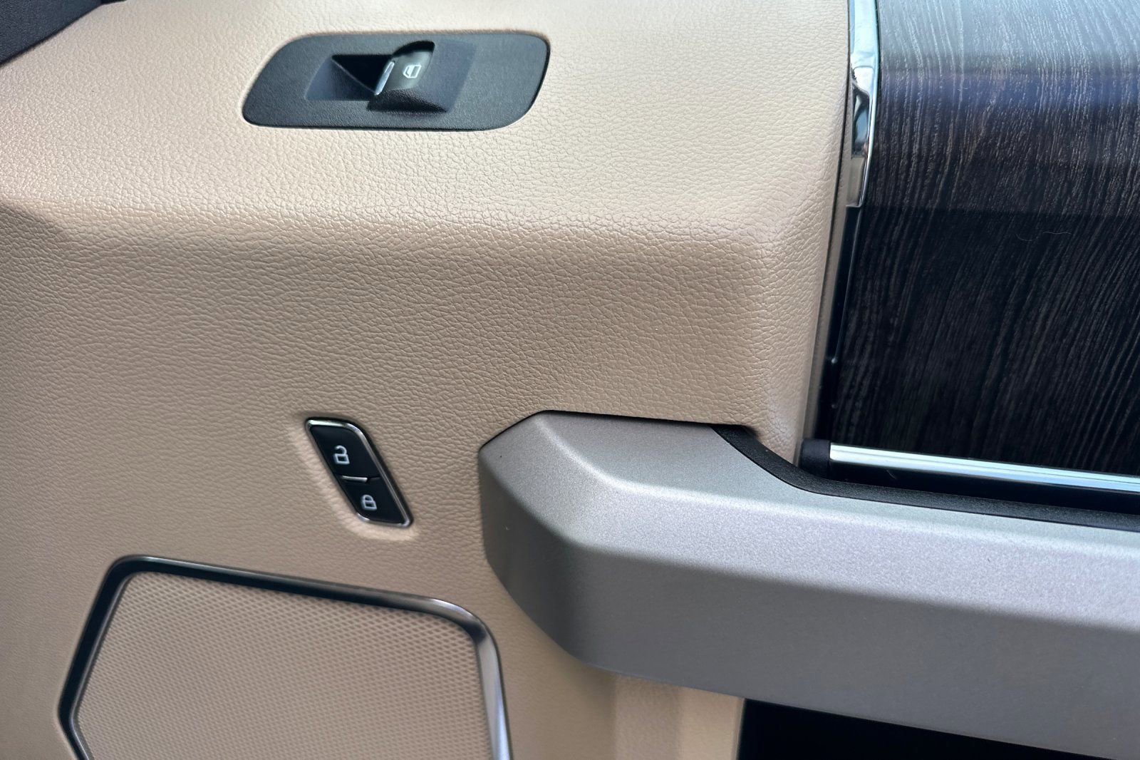 Used 2020 Ford F250 Lariat w/ Lariat Ultimate Package image 18