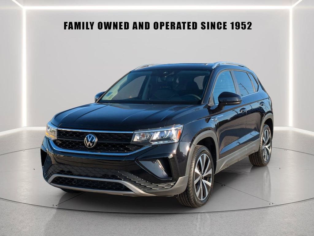 Certified 2023 Volkswagen Taos SE FWD image 2