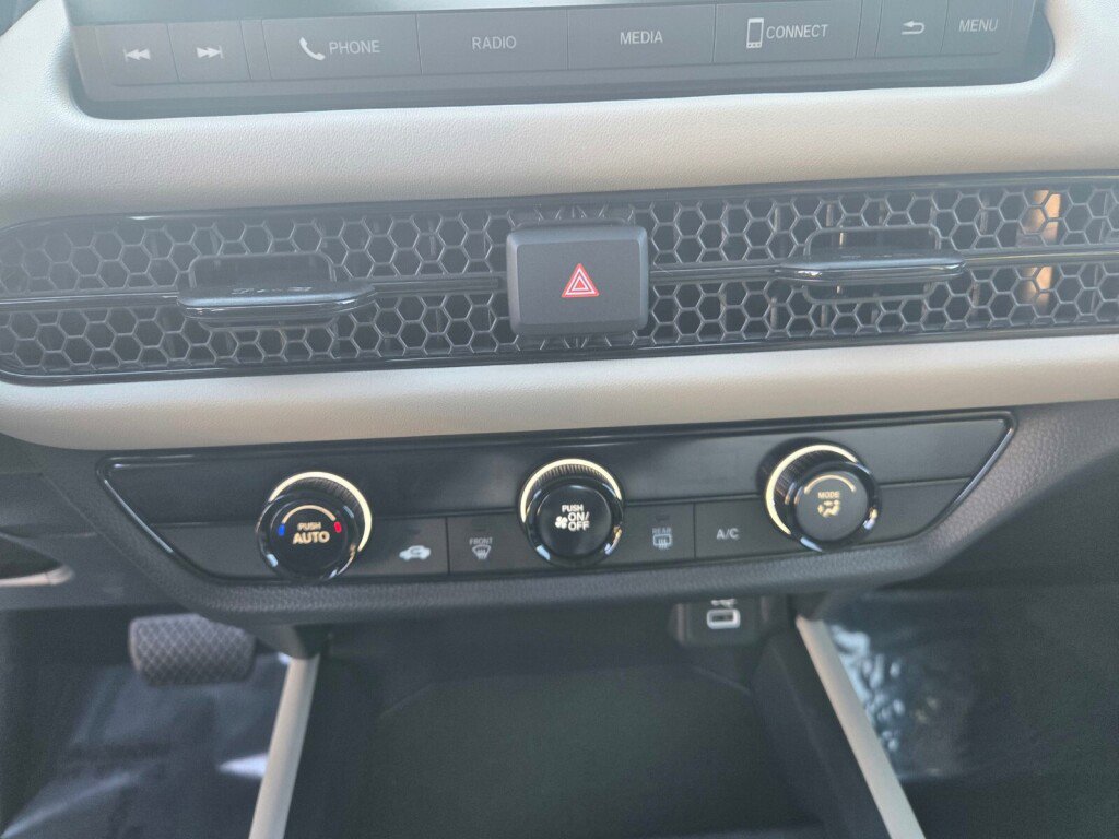 Certified 2025 Honda HR-V LX image 17