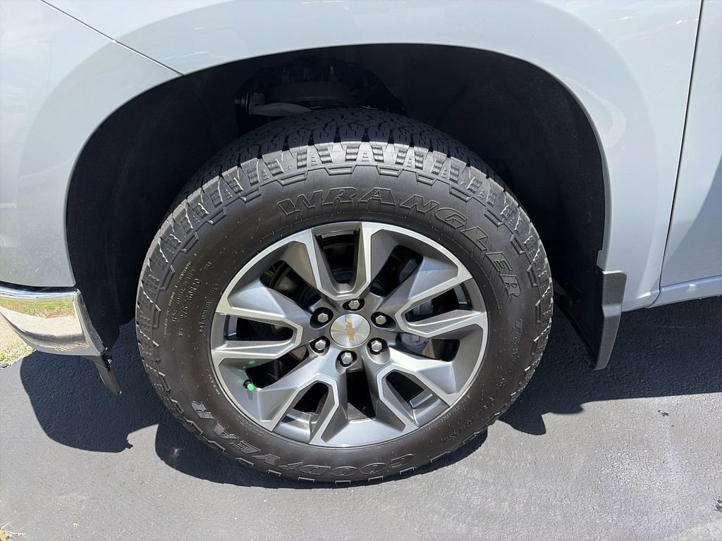 Used 2024 Chevrolet Silverado 1500 LT AWD/4WD image 16