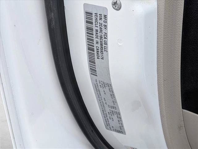 Used 2021 Chrysler Pacifica Touring-L w/ Uconnect Theater Family Group FWD image 22