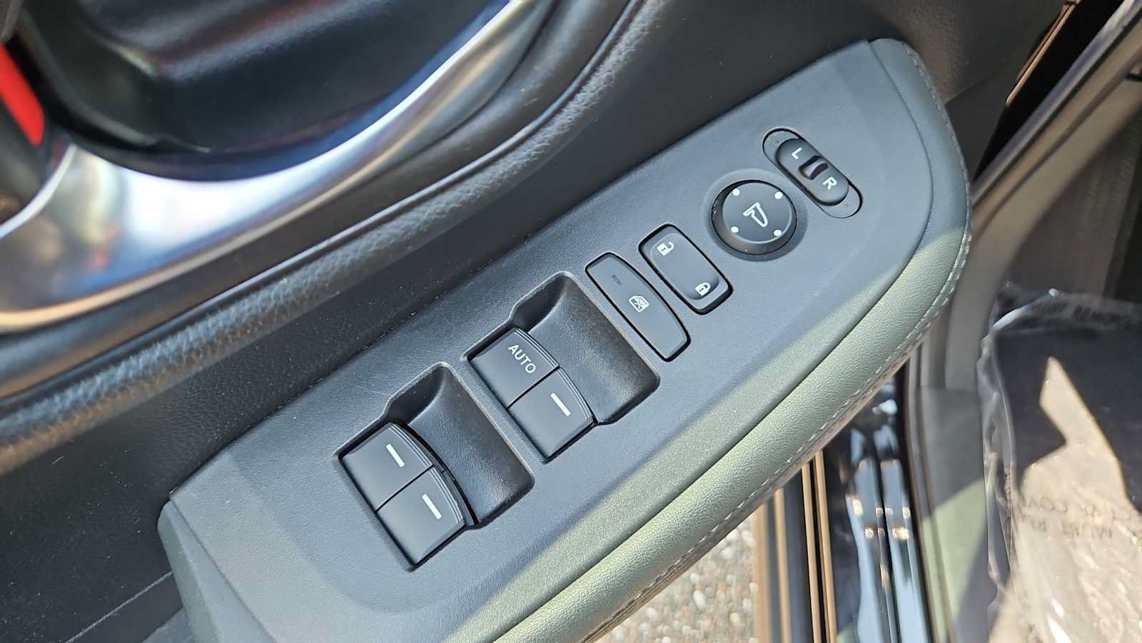 Used 2023 Honda HR-V LX image 15