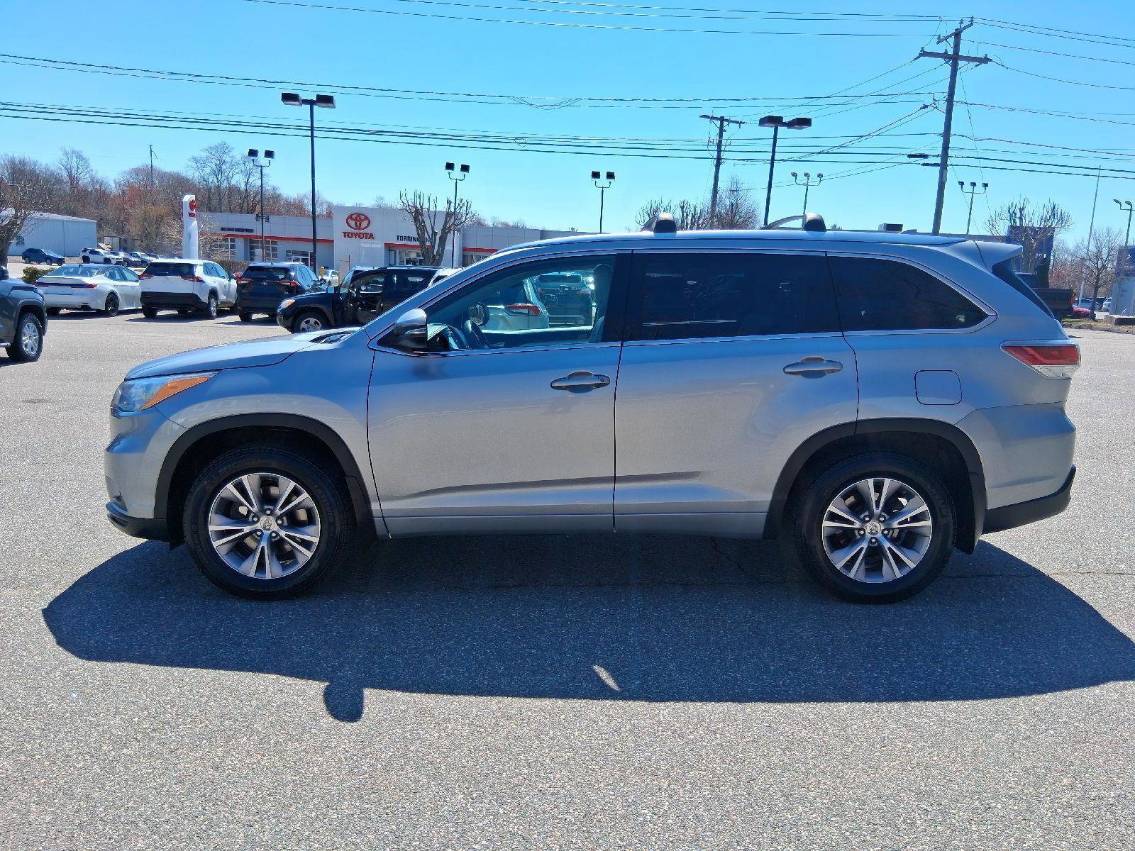 Used 2015 Toyota Highlander XLE AWD/4WD image 3