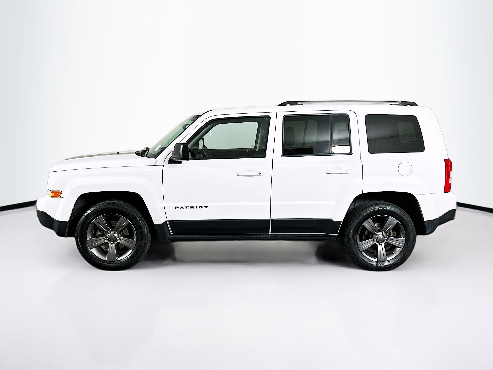 Used 2017 Jeep Patriot Sport w/ Power Value Group AWD/4WD image 4