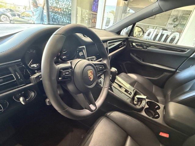 Used 2025 Porsche Macan Turbo AWD/4WD image 6