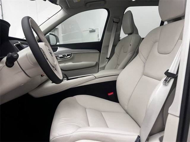 New 2025 Volvo XC90 B5 Core w/ Protection Package Premier image 31