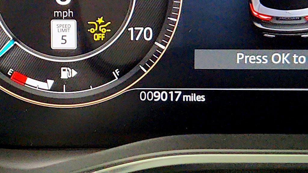 Used 2025 Jaguar F-PACE R-Dynamic S AWD/4WD image 16
