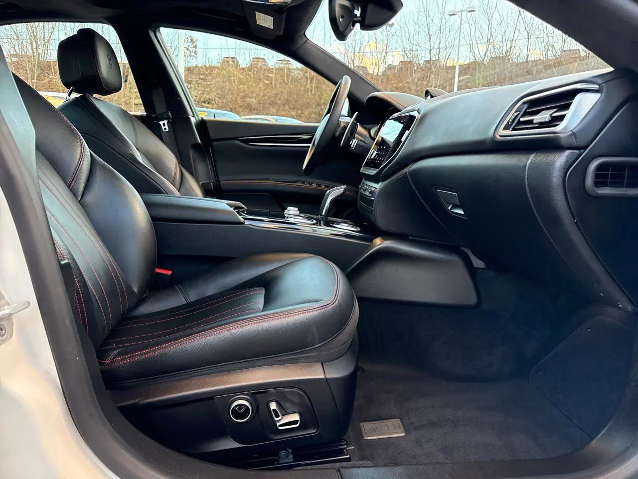 Used 2022 Maserati Ghibli Modena Q4 AWD/4WD image 26