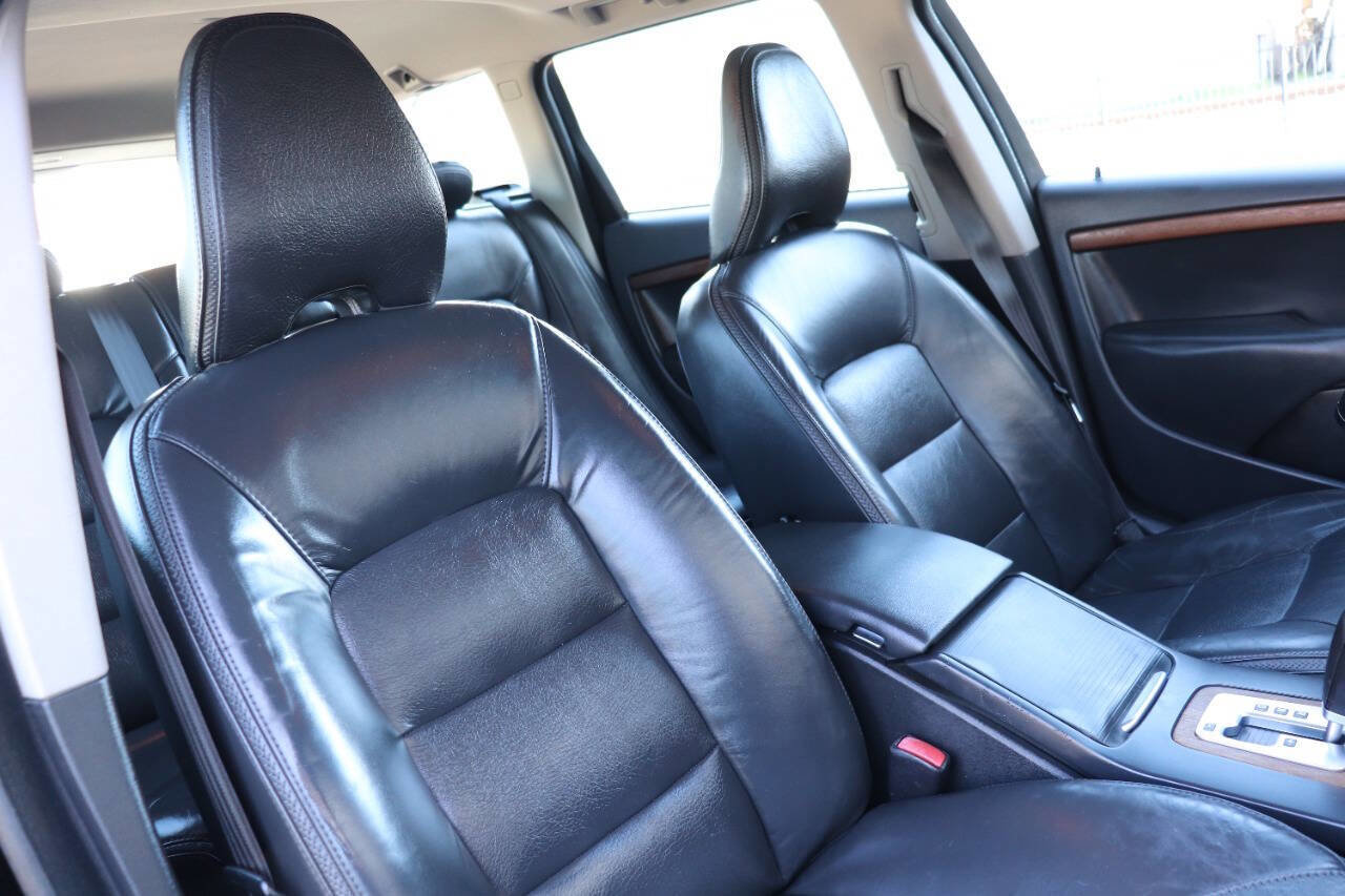 Used 2010 Volvo XC70 3.2 image 41