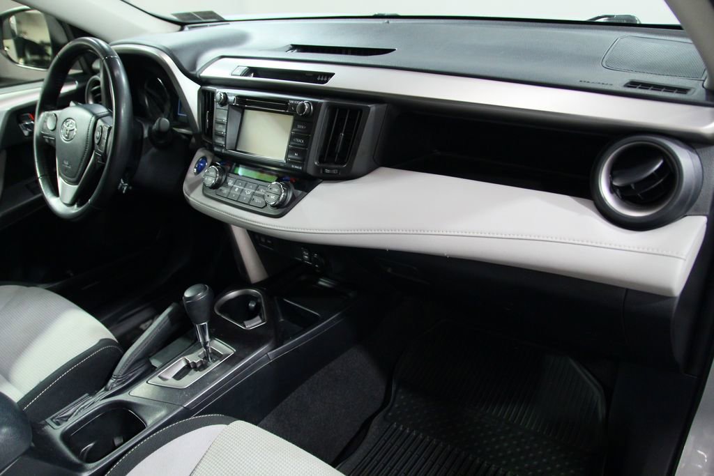 Used 2018 Toyota RAV4 XLE AWD/4WD image 19