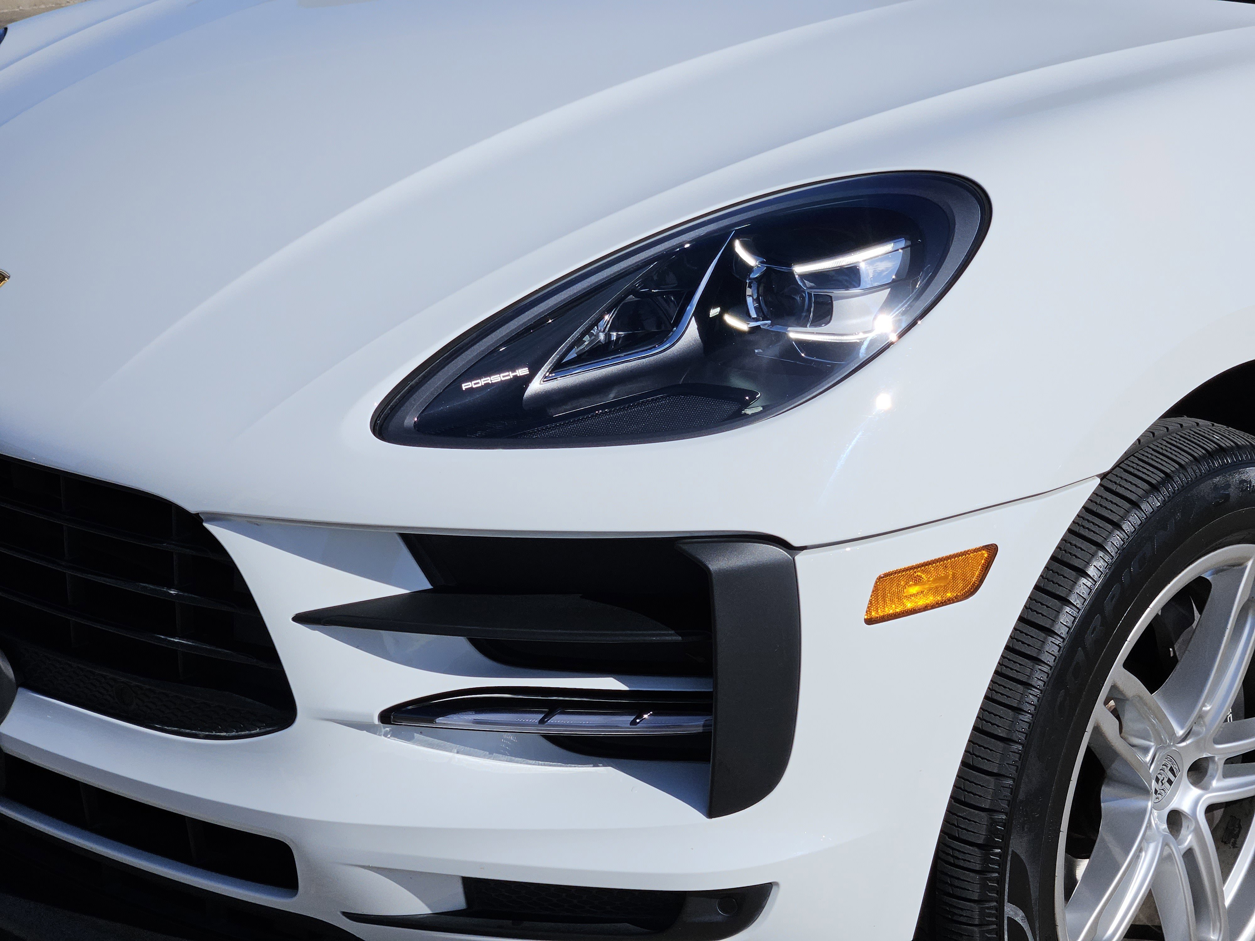 Certified 2021 Porsche Macan image 12