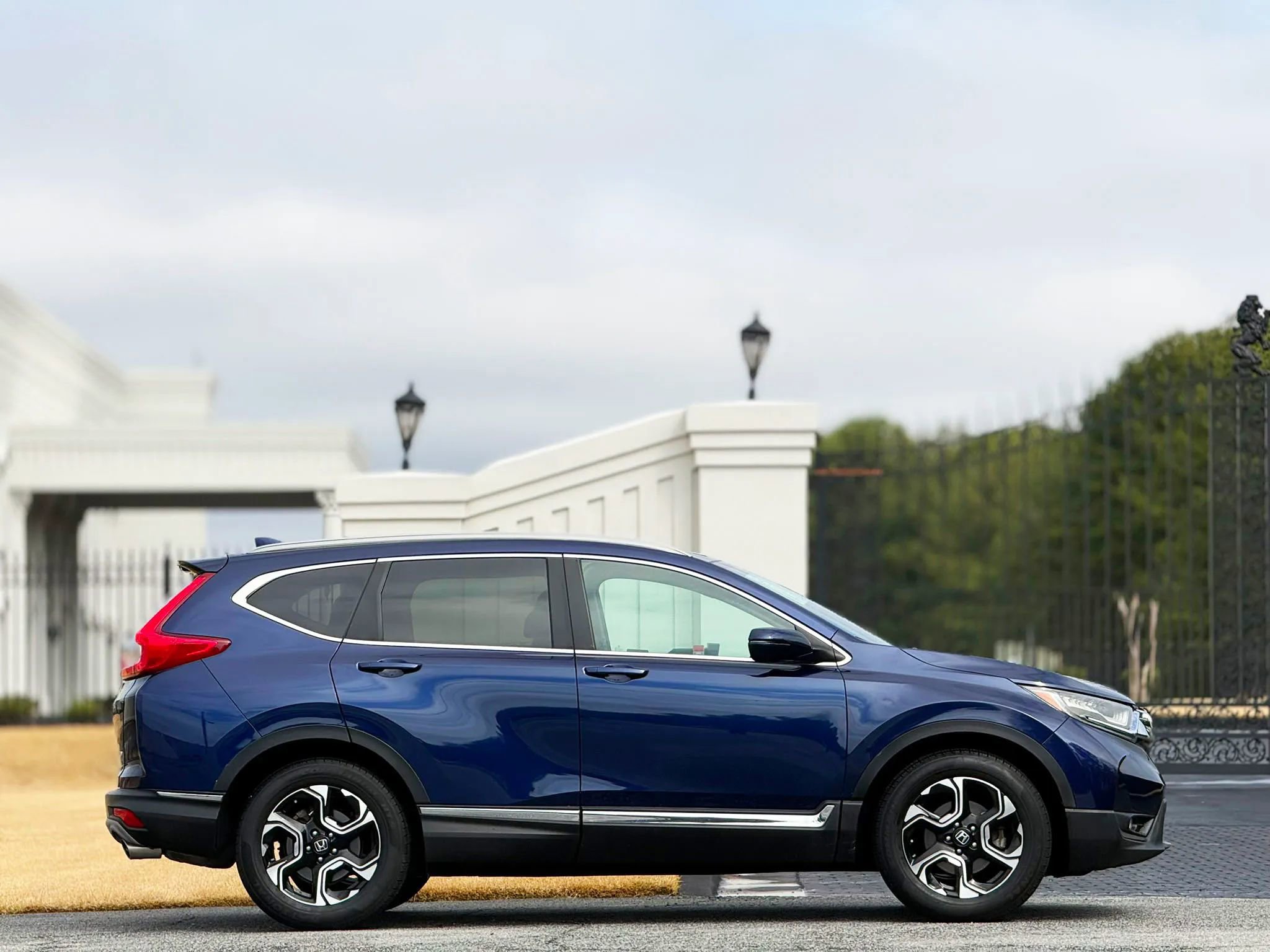 Used 2018 Honda CR-V Touring image 6