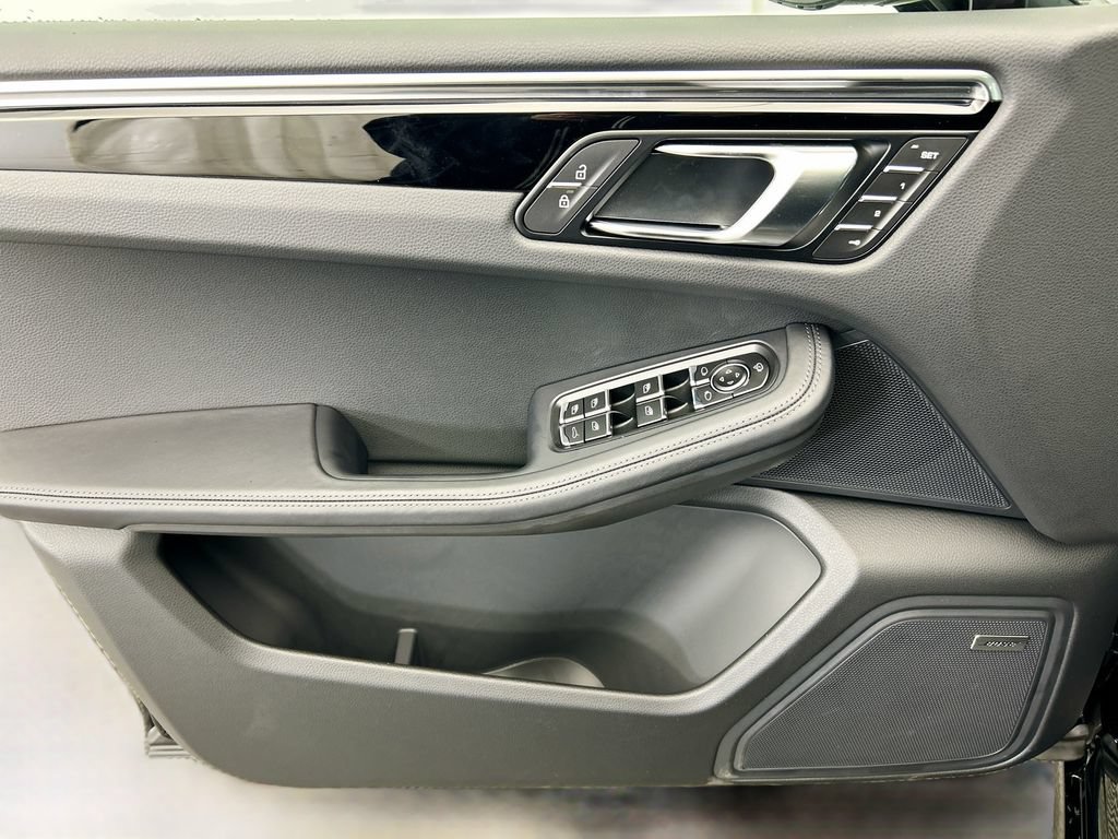 Used 2026 Porsche Macan AWD/4WD image 25