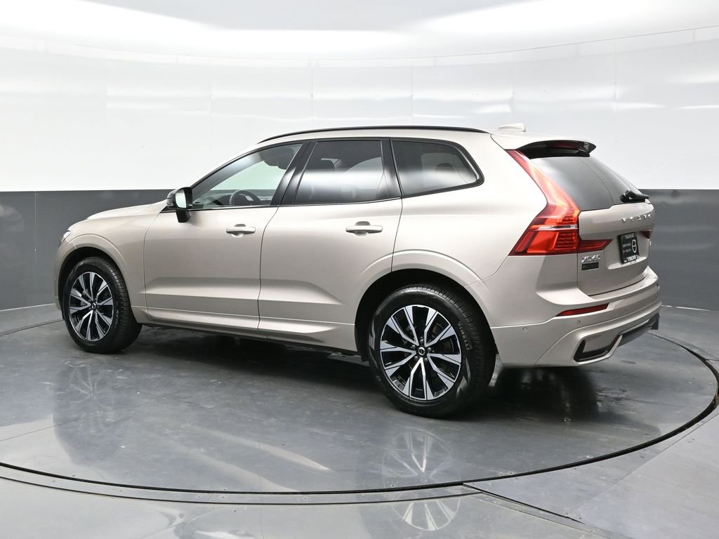 Used 2025 Volvo XC60 B5 Plus image 4