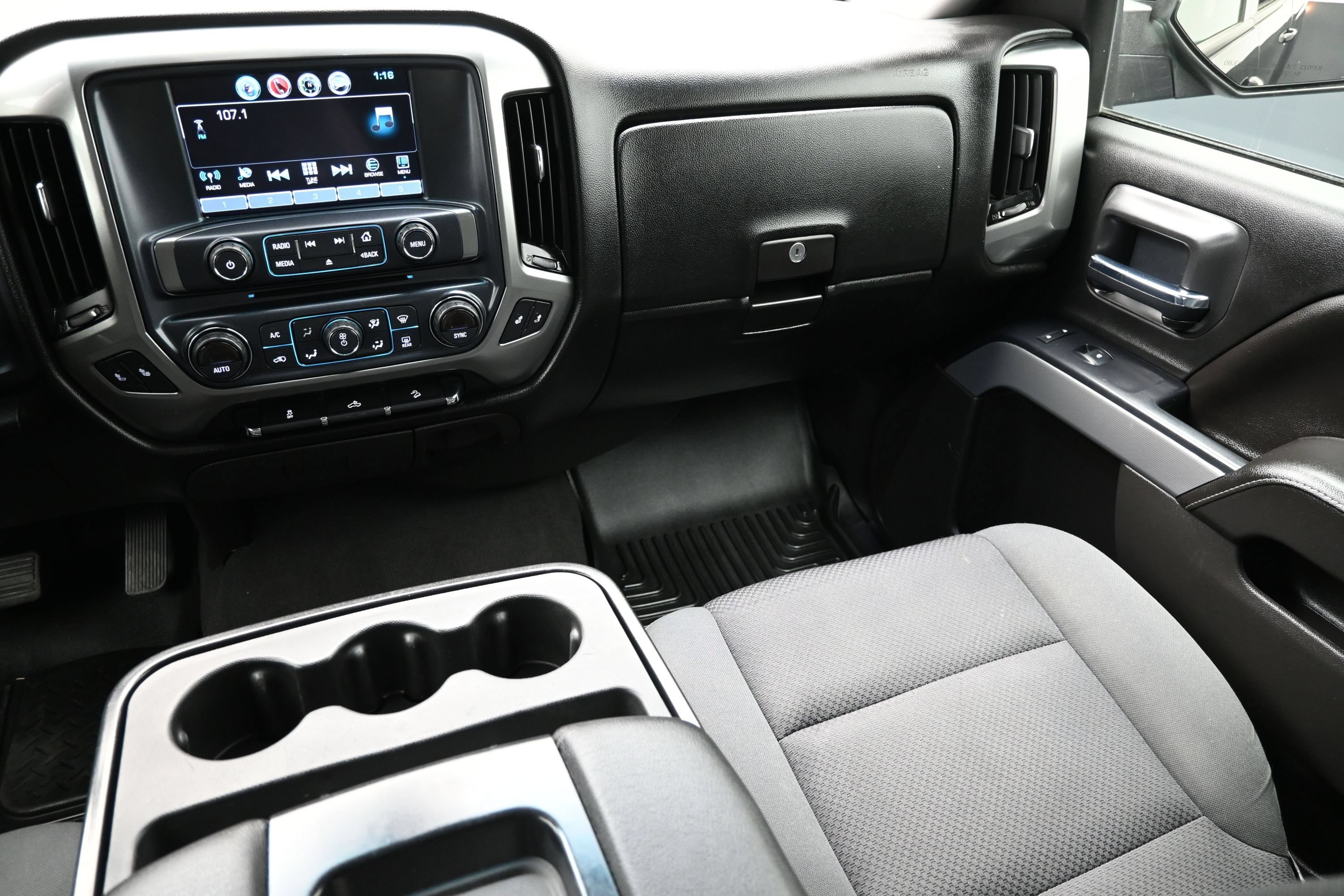 Used 2018 Chevrolet Silverado 1500 LT w/ All Star Edition AWD/4WD image 36