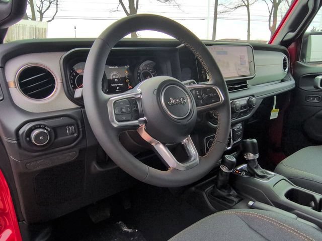 Used 2024 Jeep Wrangler Unlimited Sahara w/ Technology Group AWD/4WD image 12