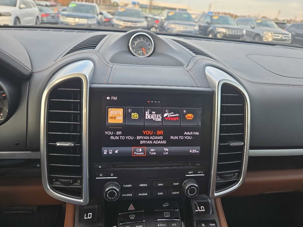 Used 2017 Porsche Cayenne Platinum Edition image 25