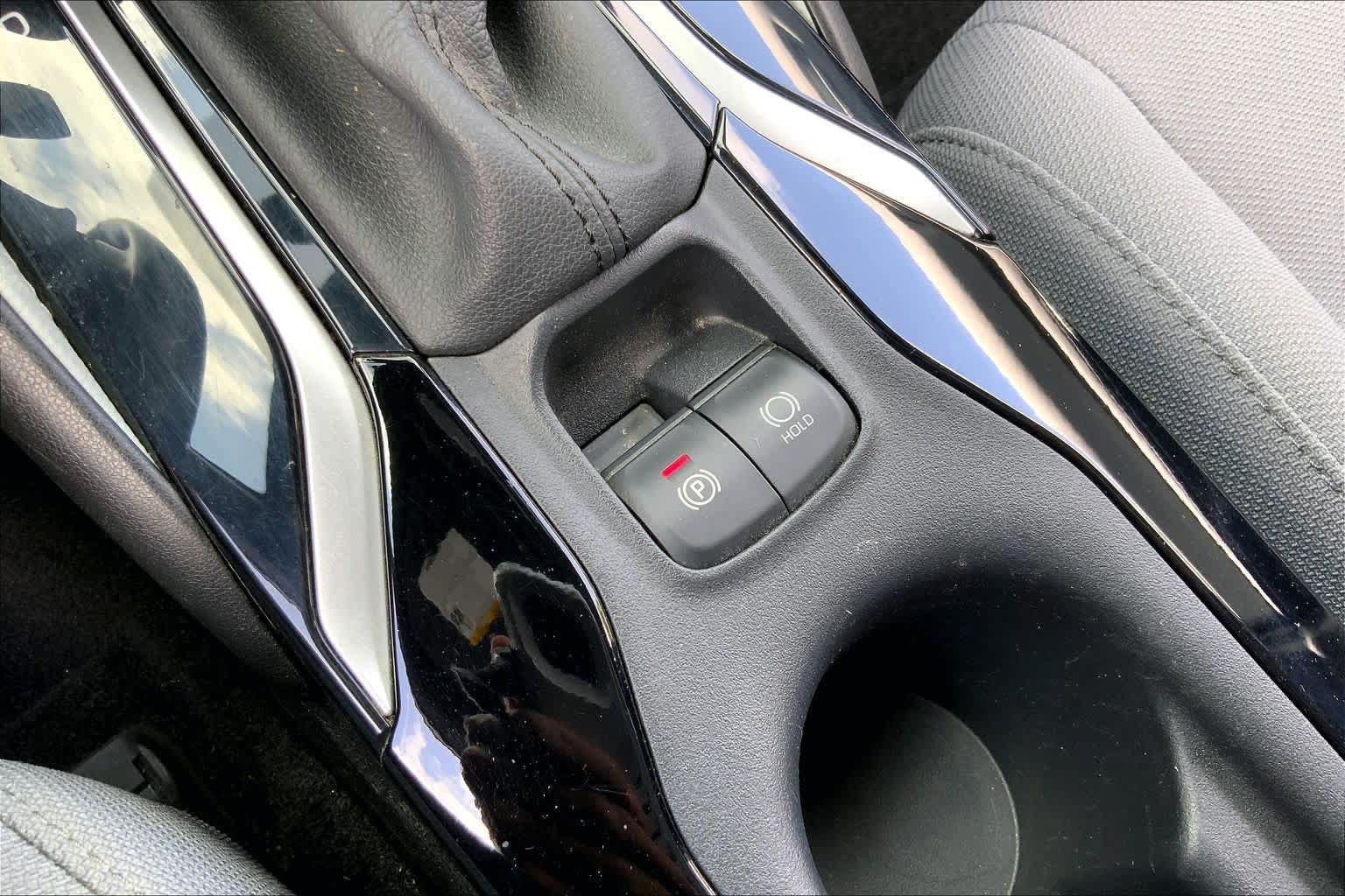 Used 2020 Toyota Corolla SE FWD image 32