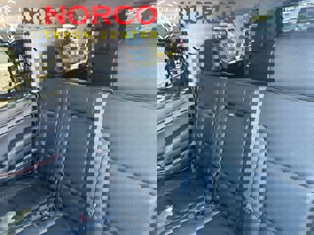 Used 2019 GMC Yukon XL SLT image 17