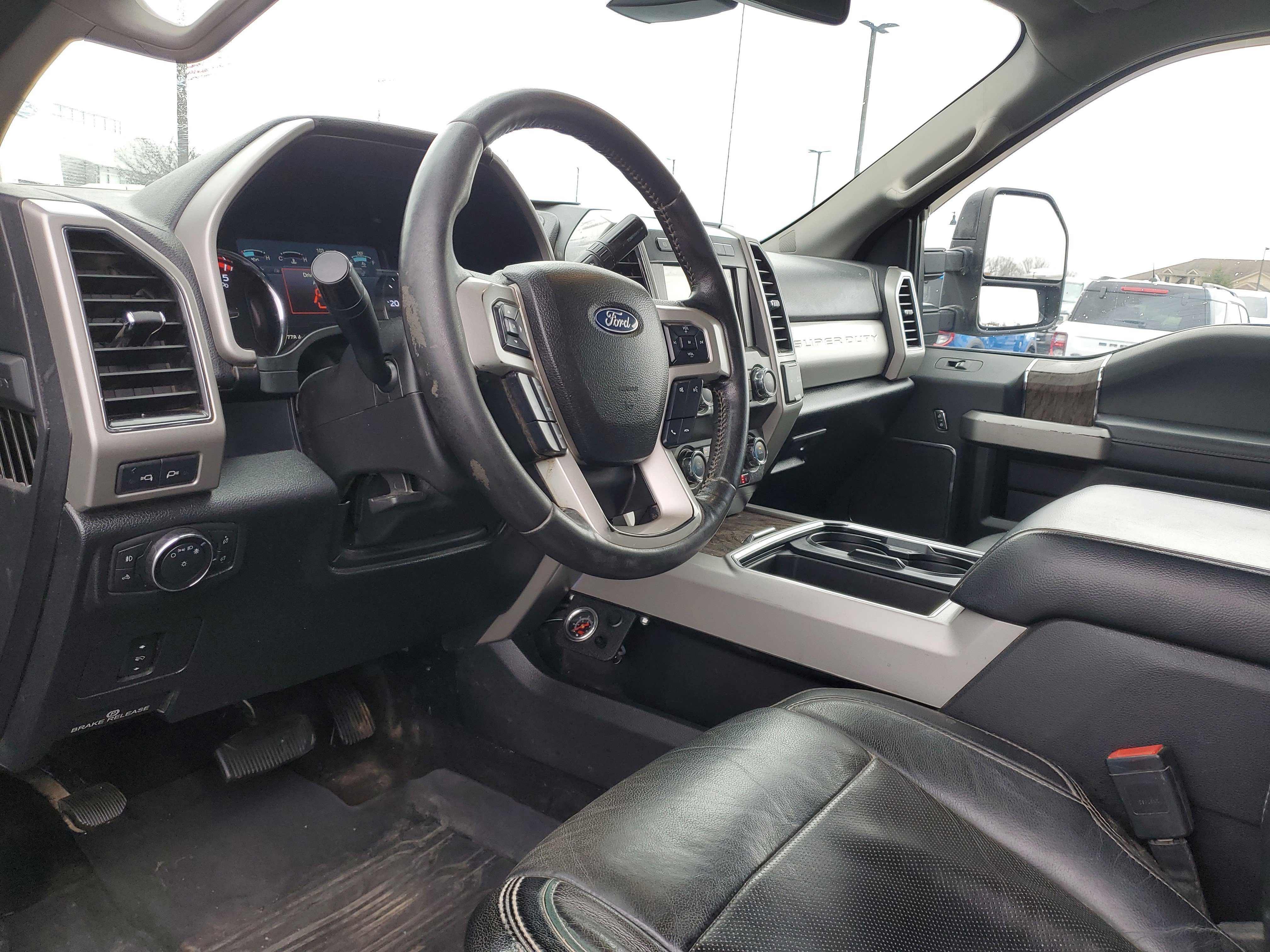 Used 2019 Ford F350 Lariat image 18