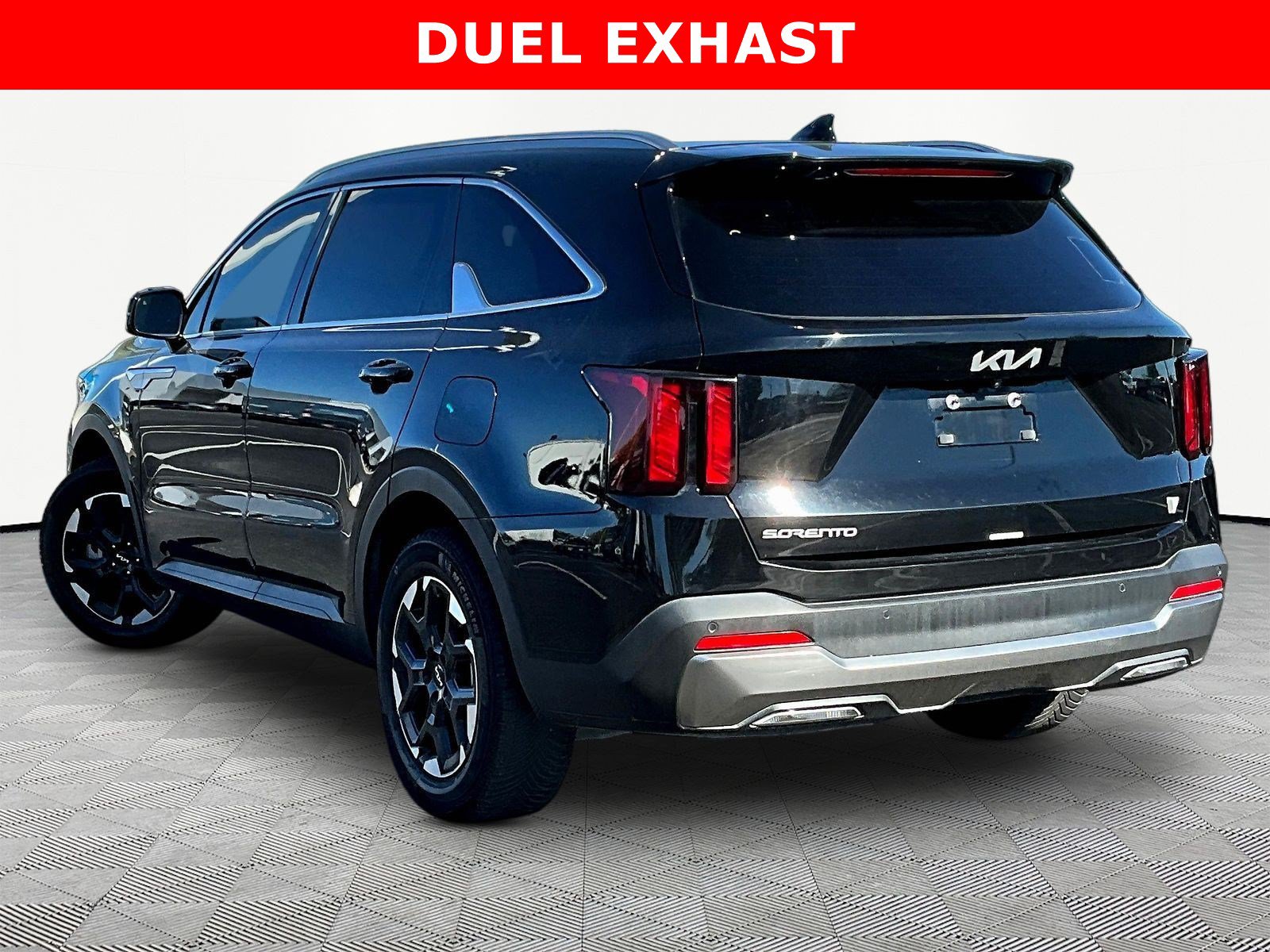 Used 2025 Kia Sorento S w/ Panoramic Sunroof Package FWD image 3