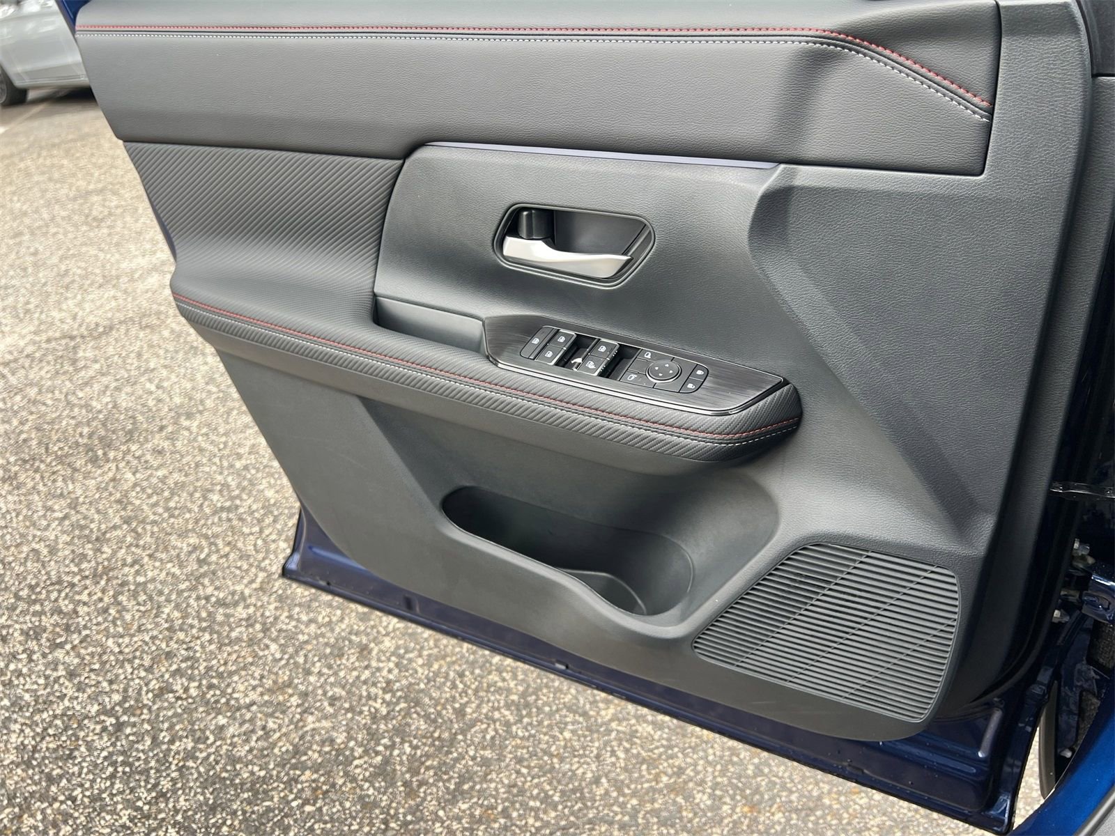 New 2025 Nissan Kicks SR w/ SR Premium Package image 18