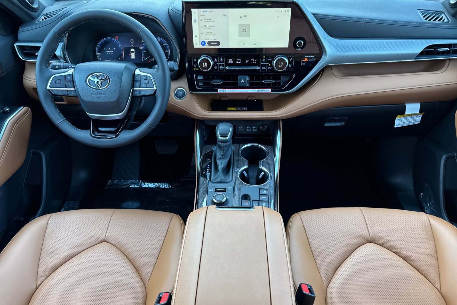 New 2025 Toyota Highlander Platinum image 4