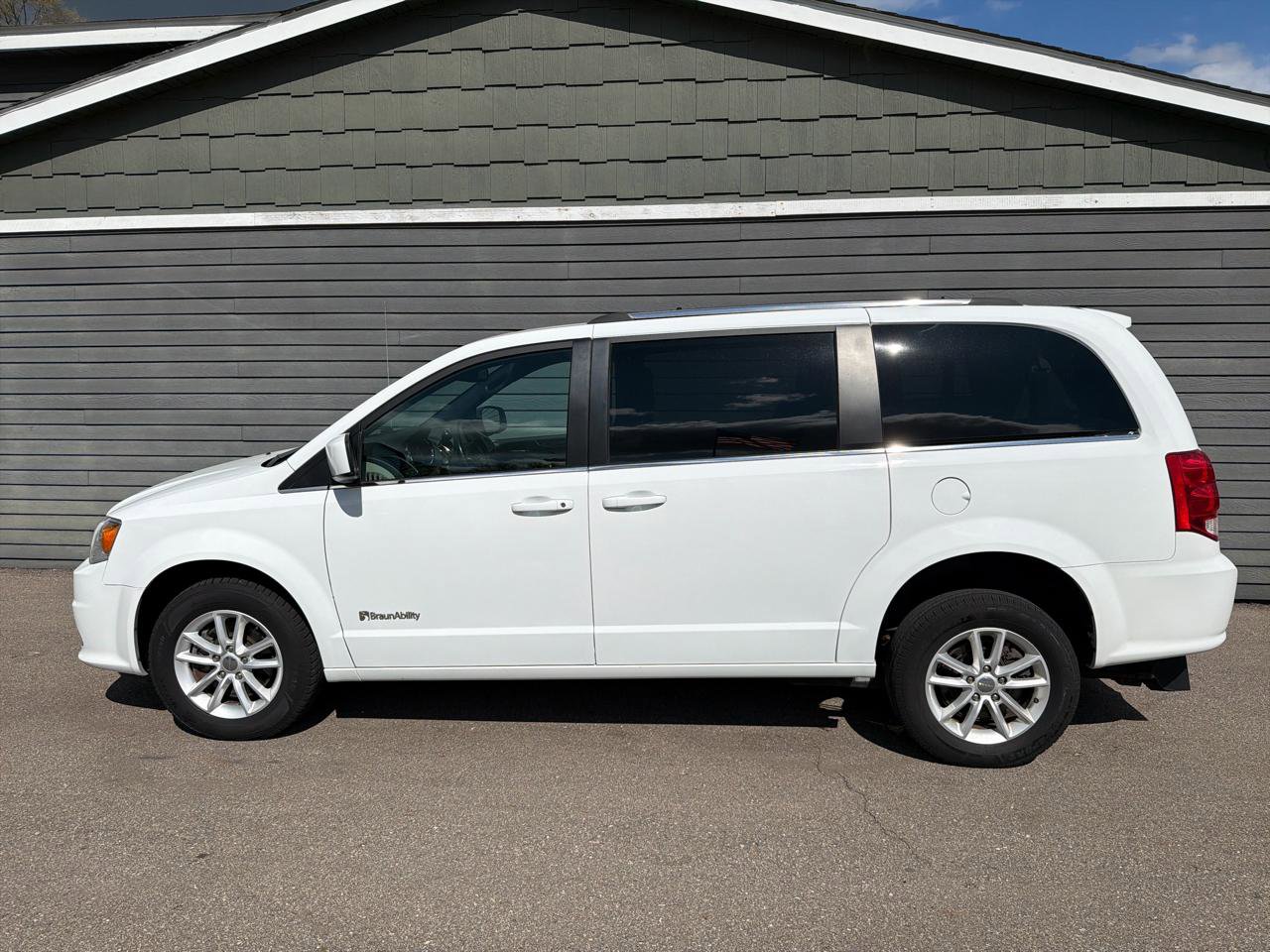 Used 2019 Dodge Grand Caravan SXT FWD image 6