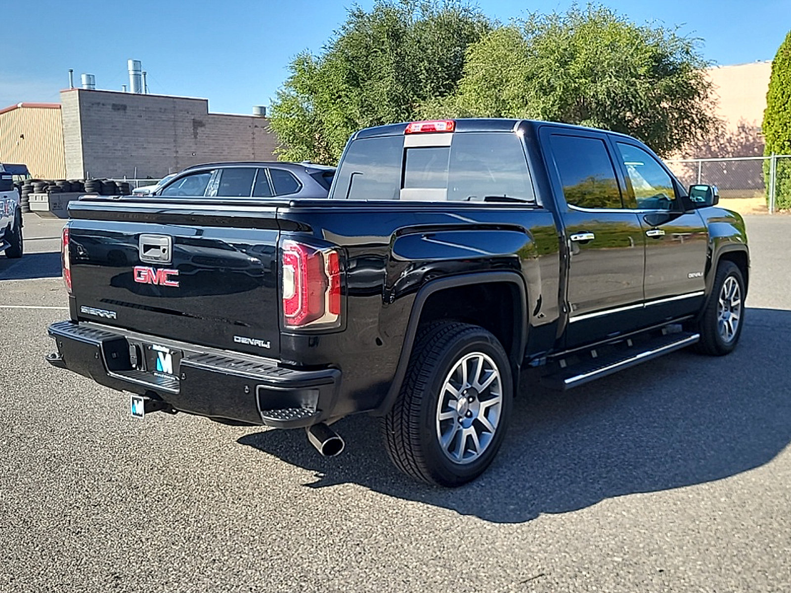 Used 2016 GMC Sierra 1500 Denali w/ Enhanced Driver Alert Package AWD/4WD image 7