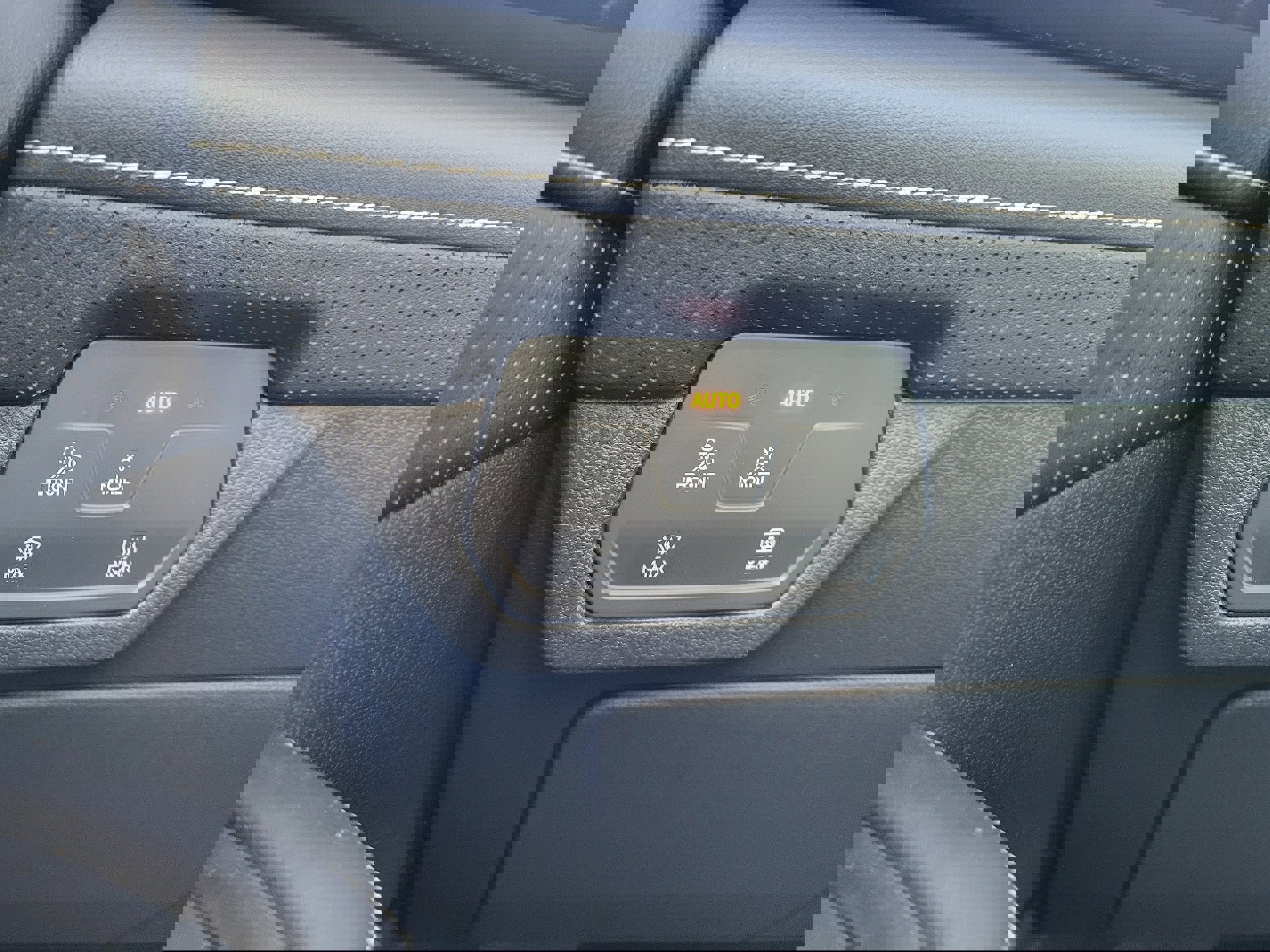 Used 2024 Volkswagen Atlas SEL image 17