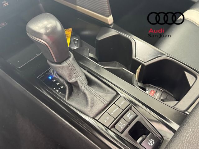 Used 2025 Toyota Camry SE image 33