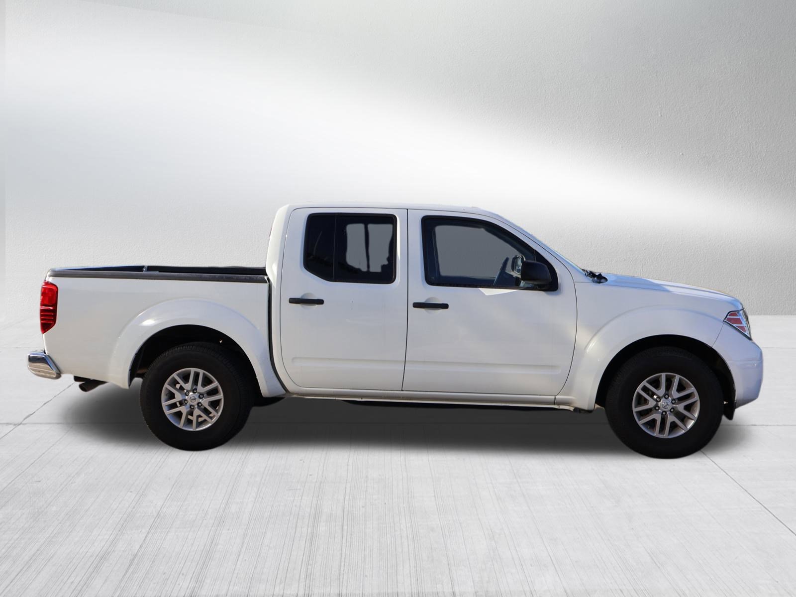 Used 2017 Nissan Frontier SV image 8