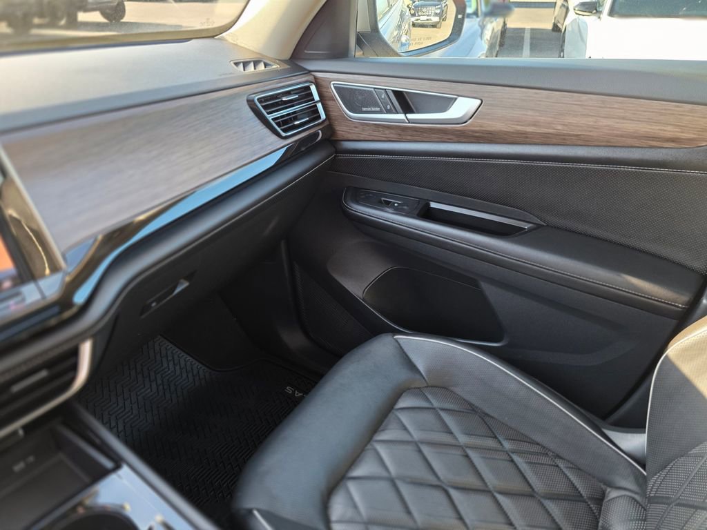 Used 2024 Volkswagen Atlas SEL Premium R-Line AWD/4WD image 39