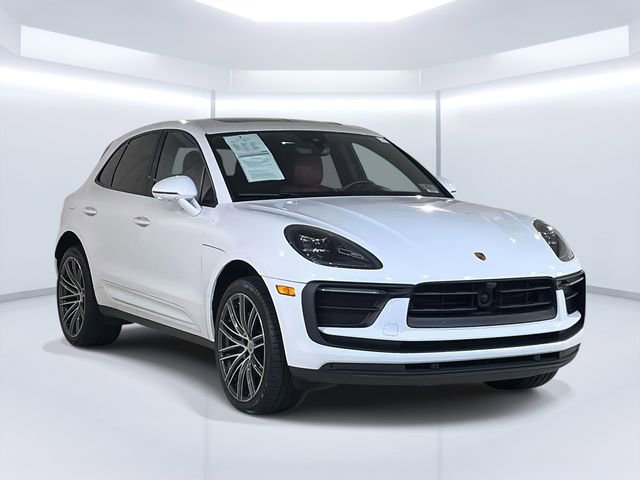 Certified 2023 Porsche Macan Turbo image 3