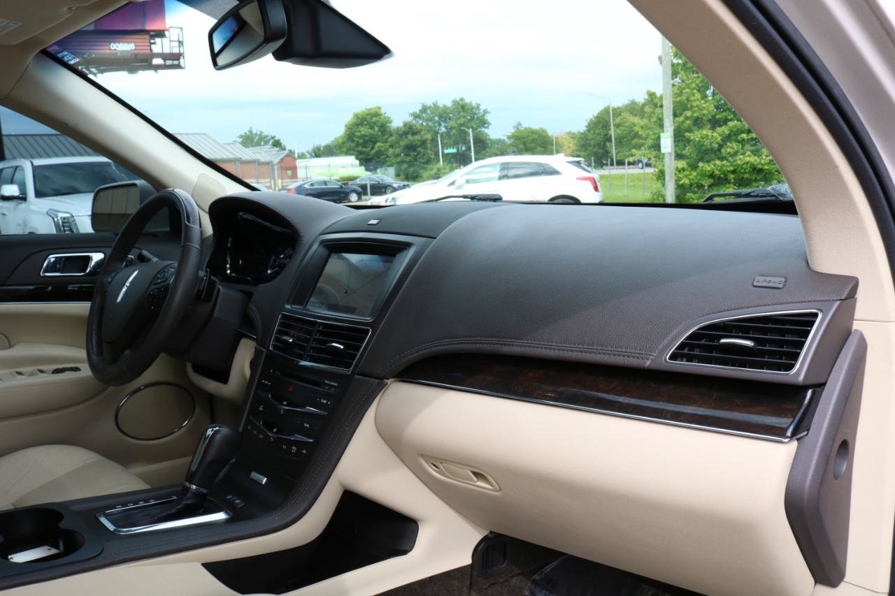 Used 2019 Lincoln MKT AWD image 54