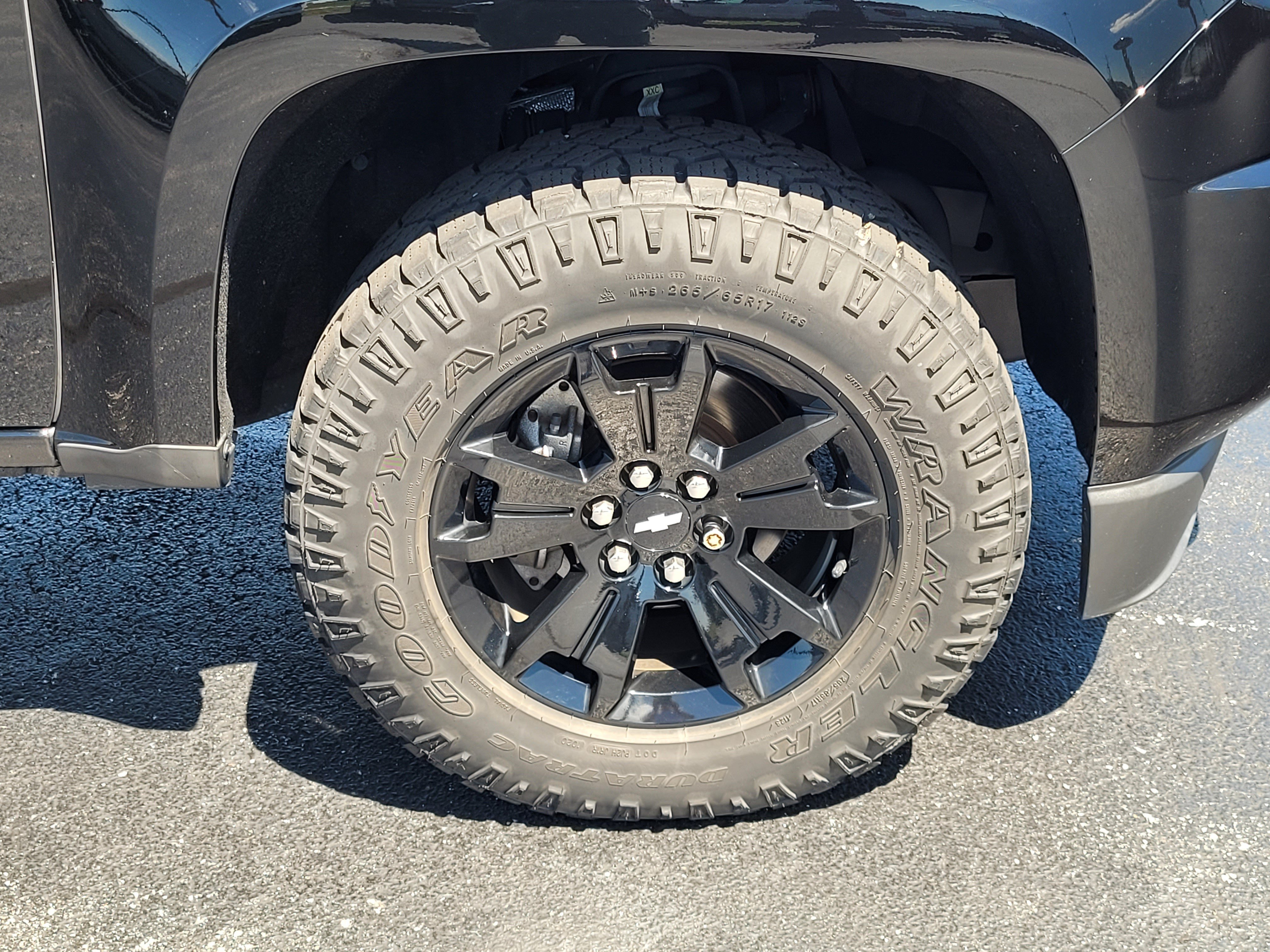 Used 2020 Chevrolet Colorado Z71 w/ Z71 Midnight Edition AWD/4WD image 10