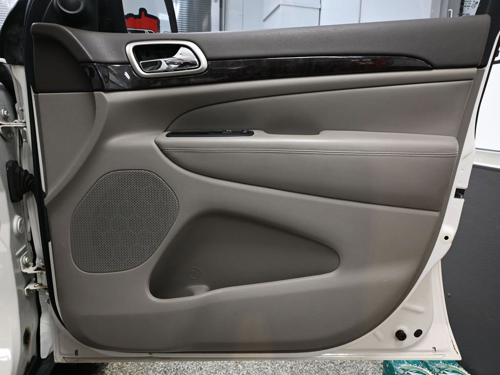 Used 2012 Jeep Grand Cherokee Laredo image 46